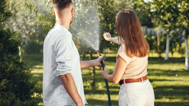 Localización de una fuga enterrada en un jardín o sistema de riego